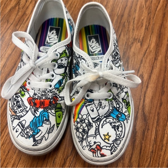 Vans Kids' White Crayola Multicolor Graphic Canvas Sneakers Size 1.5 EUC - Picture 9 of 9